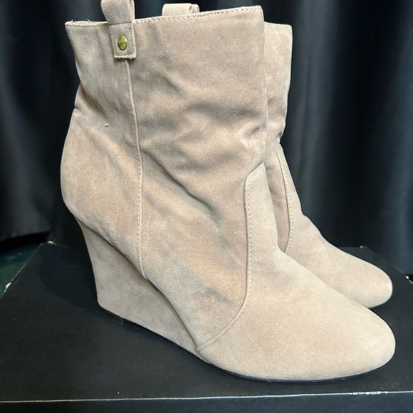 Colin Stuart Suede wedge bootie - Picture 3 of 6